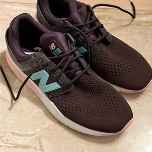 New Balance Women's Black blue and Pink athletic lifestyle Shoes